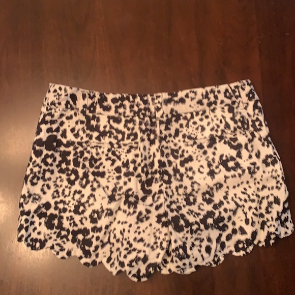 J Crew 4 black and white print linen blend scallop trim - Picture 4 of 5